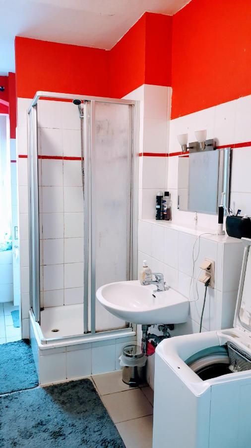 Room In City Center Halle With Shared Bathroom & Kitchen - Free Wifi, Netflix, Ipad & Ground Floor المظهر الخارجي الصورة