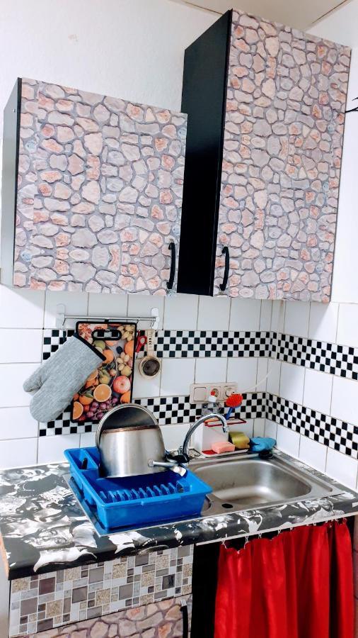 Room In City Center Halle With Shared Bathroom & Kitchen - Free Wifi, Netflix, Ipad & Ground Floor المظهر الخارجي الصورة